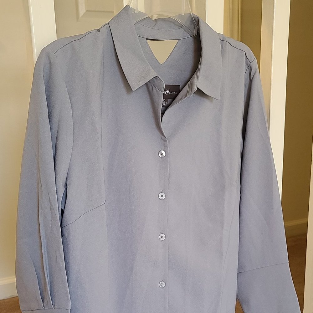 Elizabeth & Clarke Woven Button-Front Collared Top